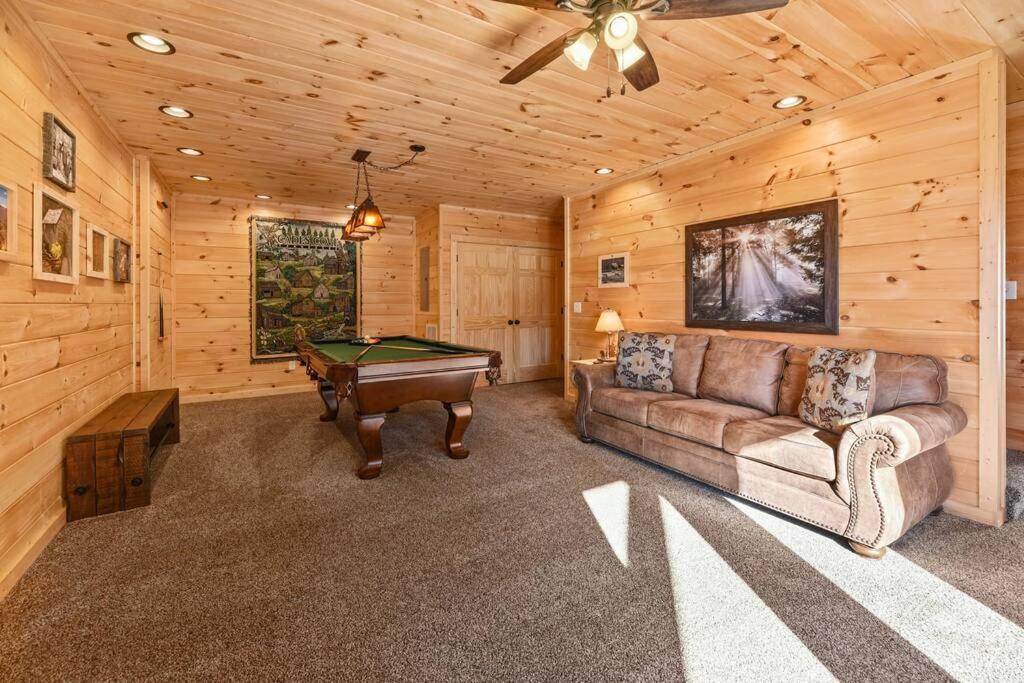 Walnut Ridge Cabin. Sleeps 7-11! Hot Tub, Pool Table, Minutes To Downtown Gatlinburg! Exterior foto